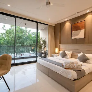 Hotel The Lodgers Luxury Near Golf Course Road, Gurgaon