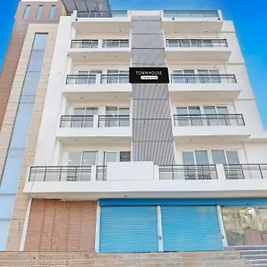 Hotel Townhouse Sector 62 Near World, Gurgaon